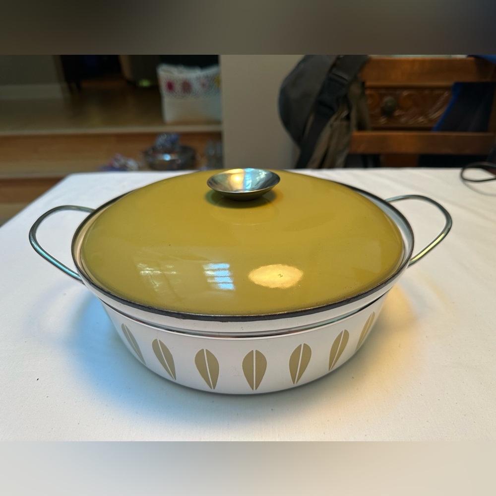 Vintage Cathrineholm Lotus lidded casserole dish with stainless steel handle